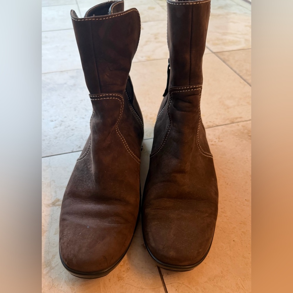 Tod’s Suede Leather Boots 

Where Italian craftsmanship meets timeless style.